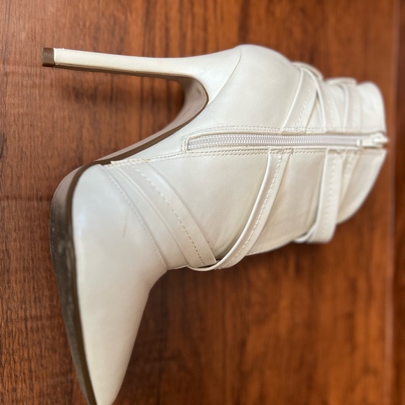 Chic White Heeled Booties - Picture 7 of 9